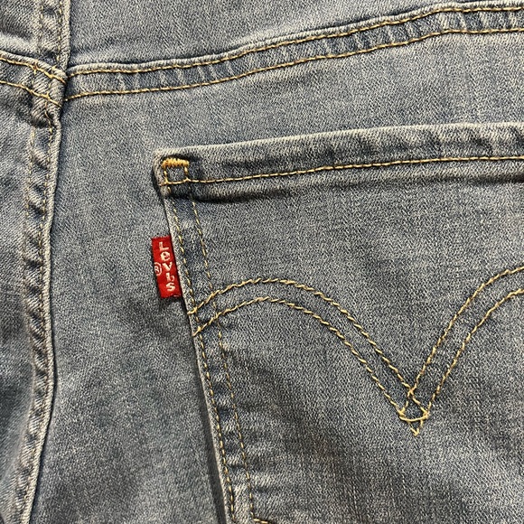 💙 Levi’s mid length shorts. Size 29. EUC. Worn maybe twice. 4.5 inch inseam. 💙 - Picture 3 of 4